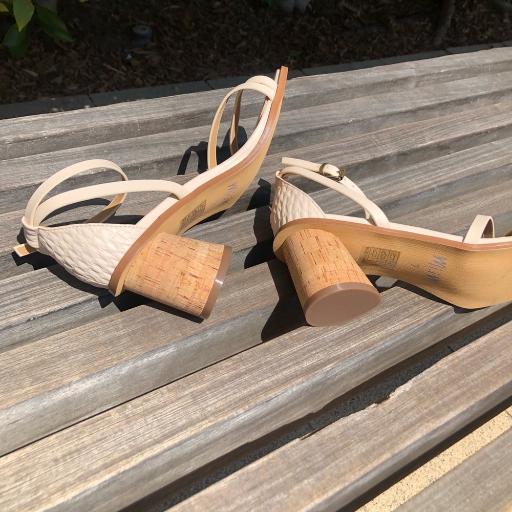 Roselyn Ivory Sandals Size 8.5 - Picture 5 of 6